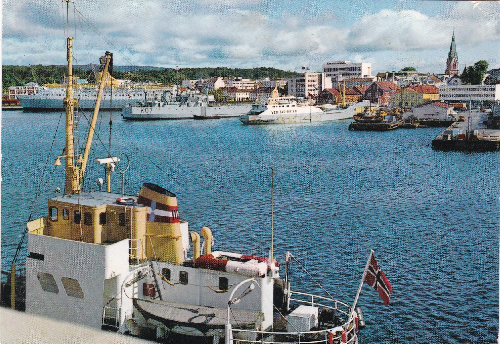 Kristiansand. Havnen med båter ( Grako 081/22)