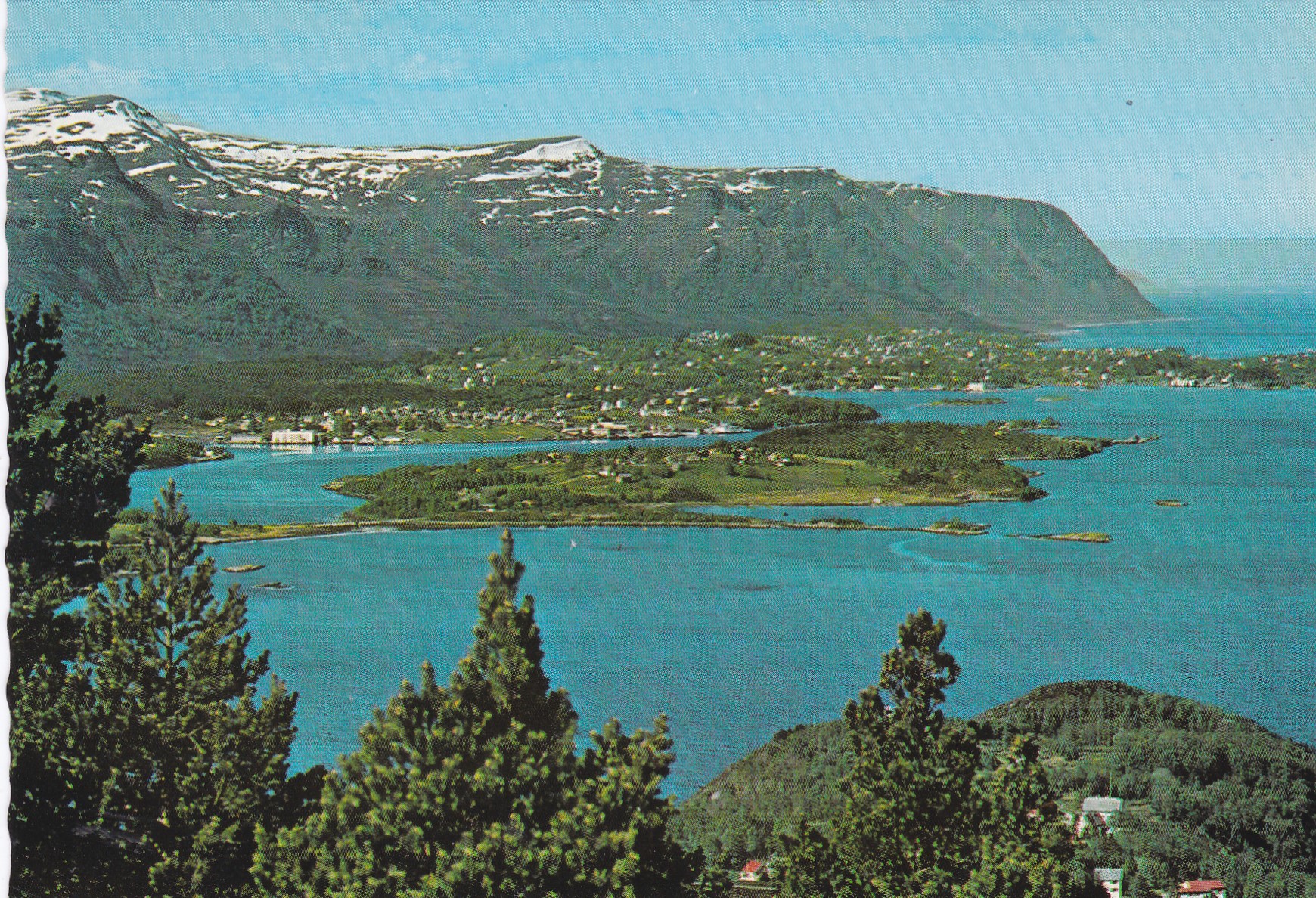 Langevåg, Sunnmøre. Sett fra Emlemsfjellet. Olav Lystad 926